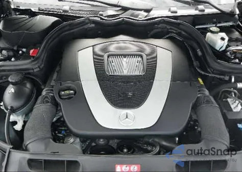 2009 Mercedes-Benz C300 z USA, uszkodzony, nr VIN WDDGF54X29F197576